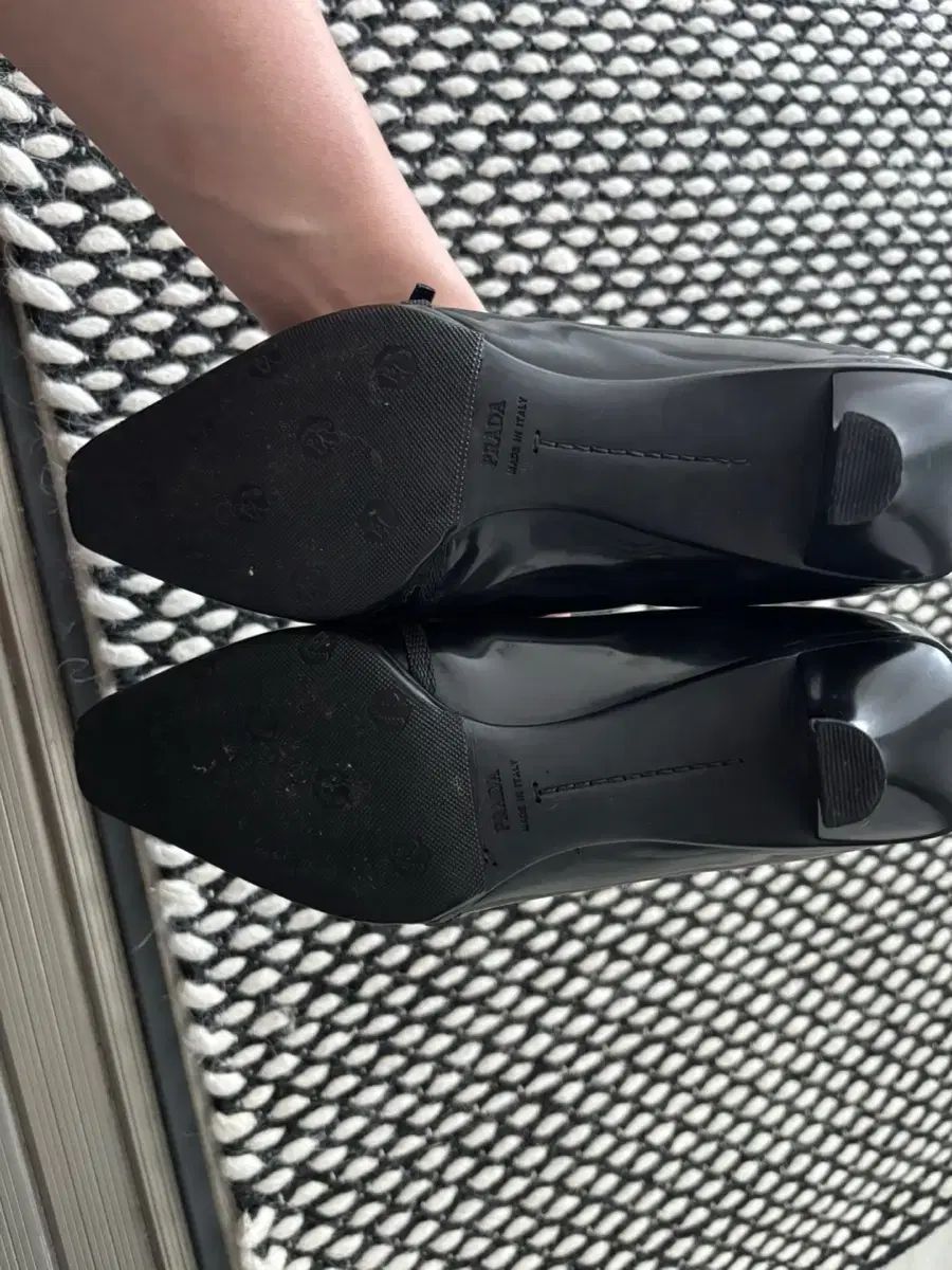 YEBISUです‼️PRADA ストラップ 브러쉬드 가죽 더비 슈즈 블랙 | PRADA