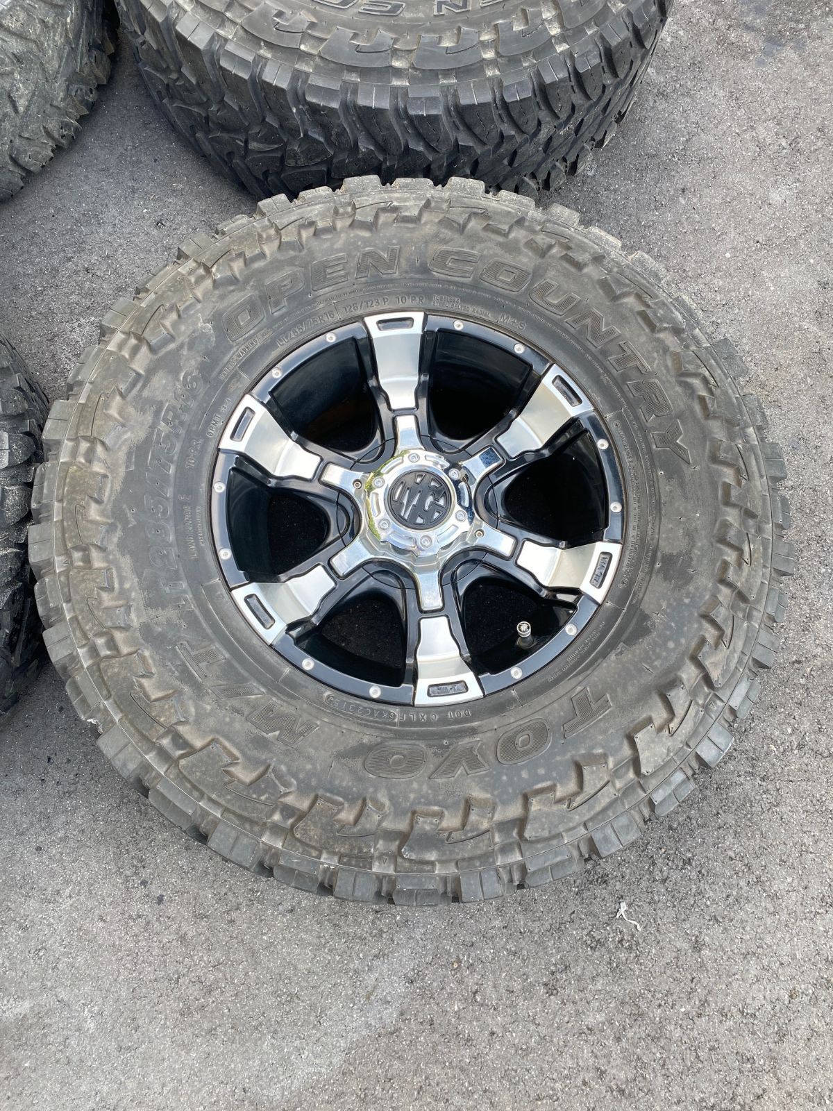 TOYOタイヤ ランクル