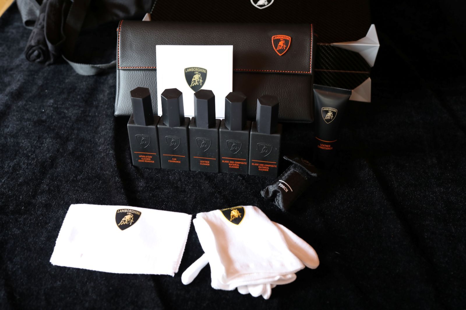 新品・未使用】Lamborghini ランボルギーニ 純正ケアキット【REVUELTO
