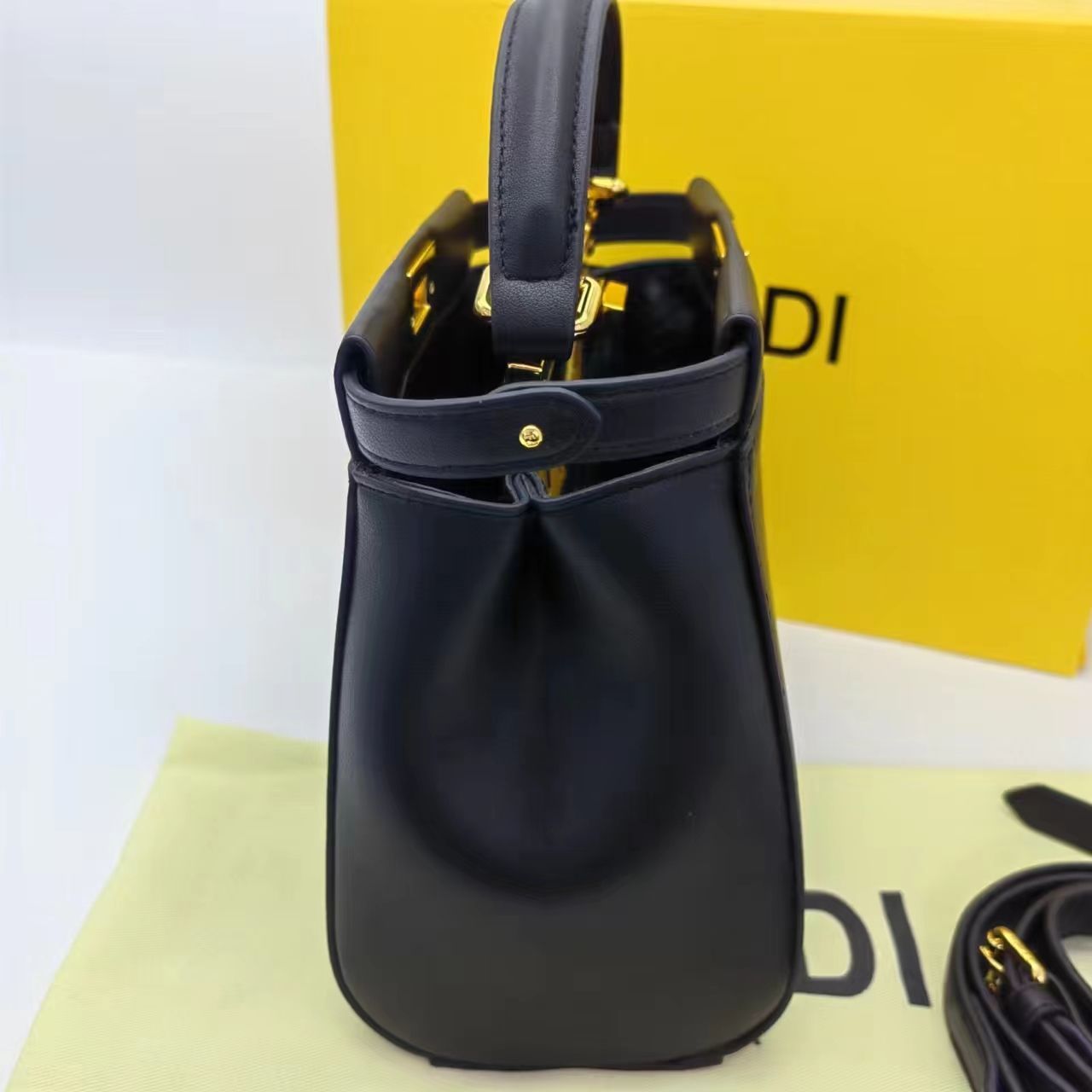 ✨極美品✨FENDI ハンドバッグ ショルダーバック - メルカリ