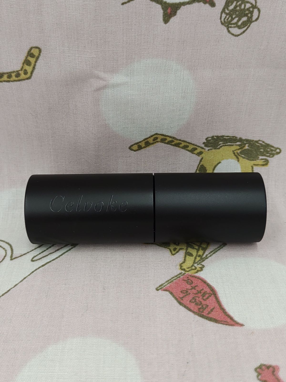 Celvoke　セルヴォーク　インテントスキンスティックファンデーション　101