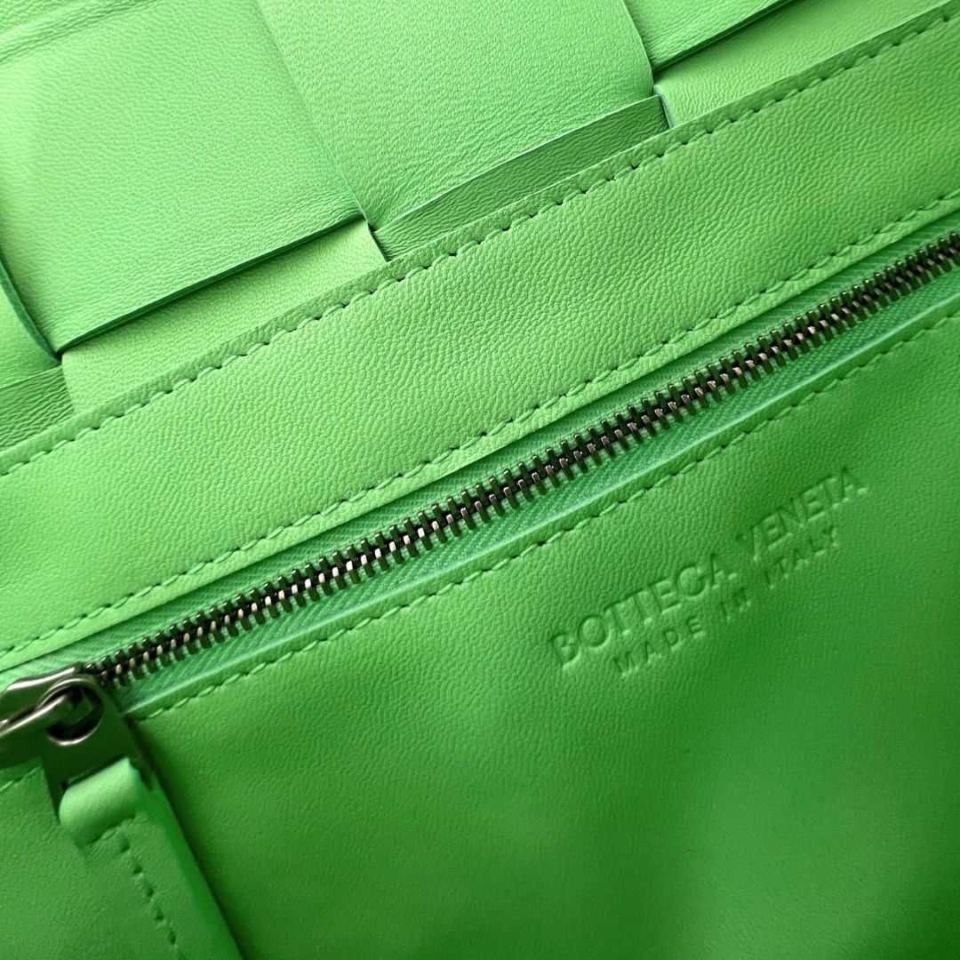 BOTTEGA VENETA ショルダーバッグ 黄緑 4500825Y0027 BOTTEGA VENETA（バッグ ・ グリーン・カーキ/緑色系）のフリマ