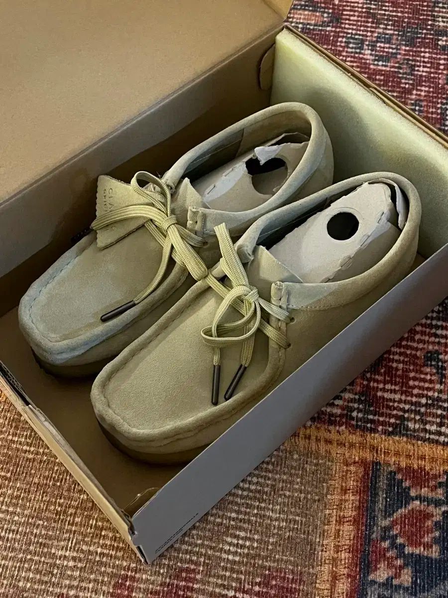 クラークス ワラビー メイプル スウェード