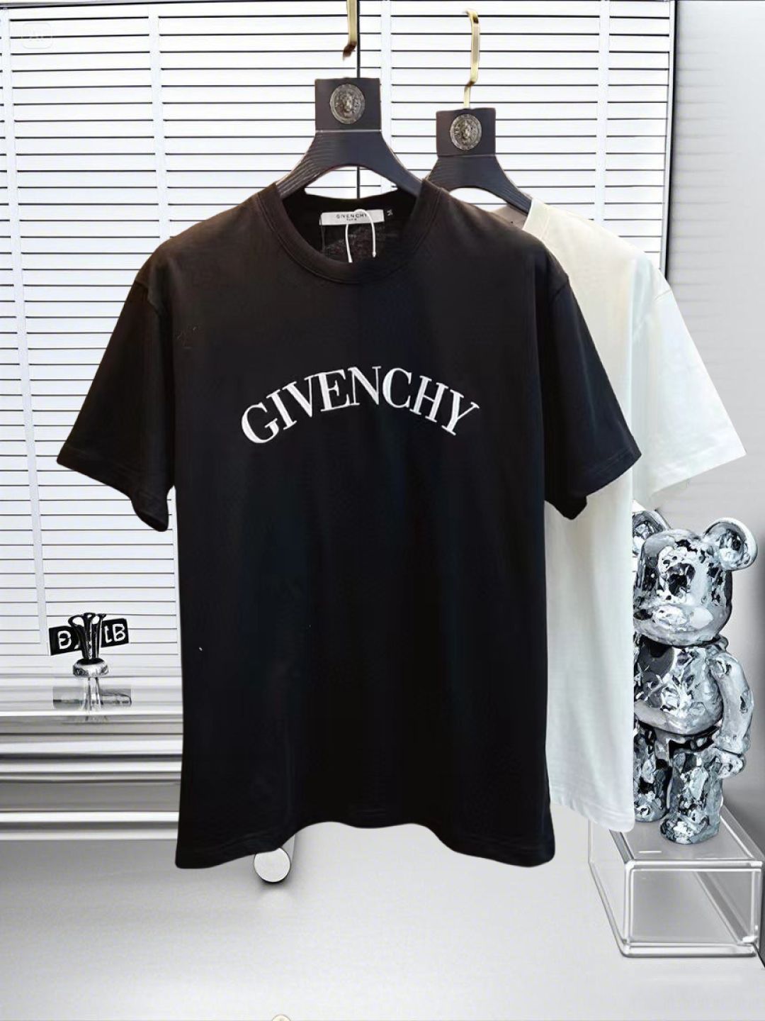 今日 GIVENCHY ジヴァンシー GVC25ss 新入荷 刺繍 T シャツ