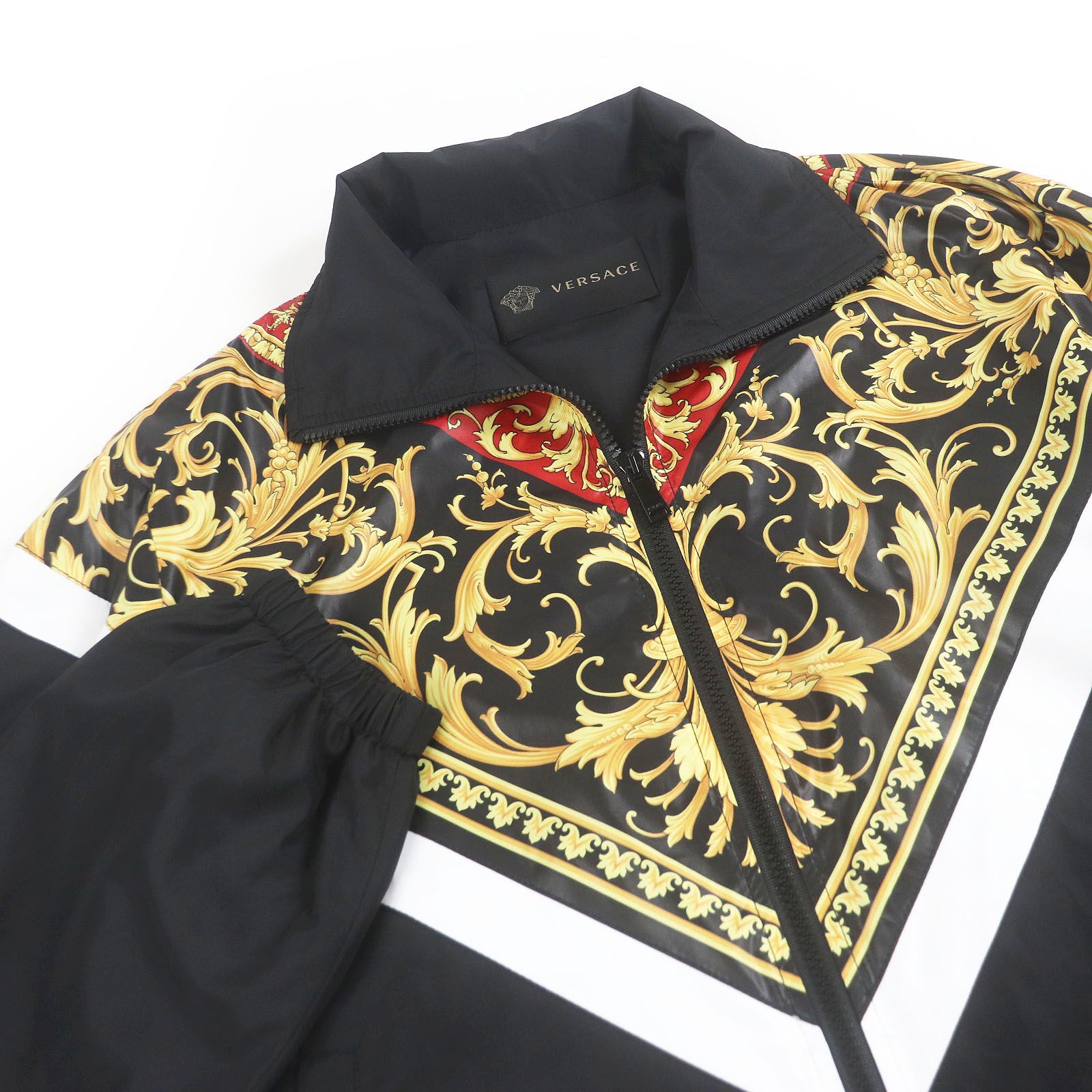 美品□VERSACE ヴェルサーチ A85246 バロック柄 ウィンド 美品□VERSACE ヴェルサーチ A85246 バロック柄 ウィンド