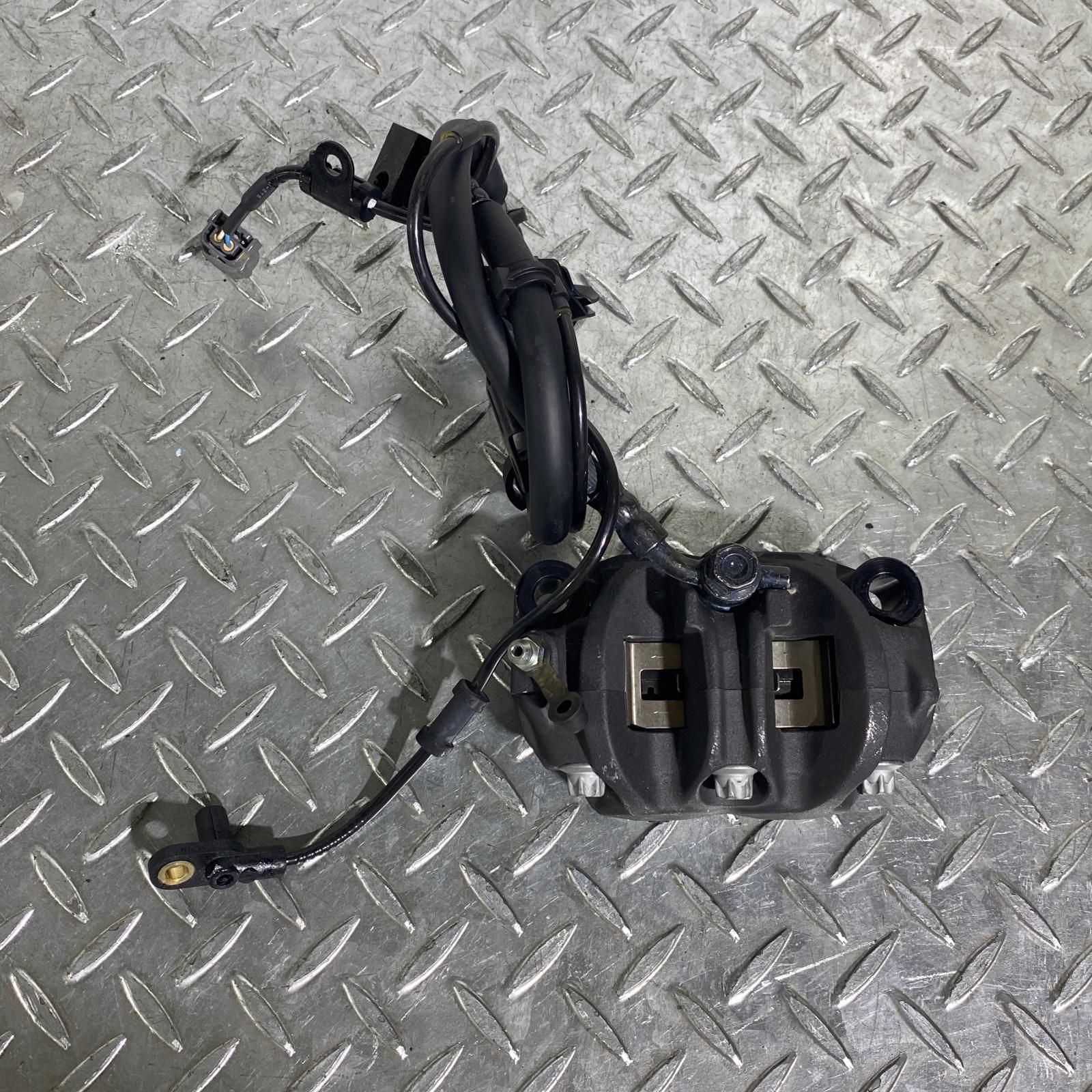 CB250R フロントキャリパー
