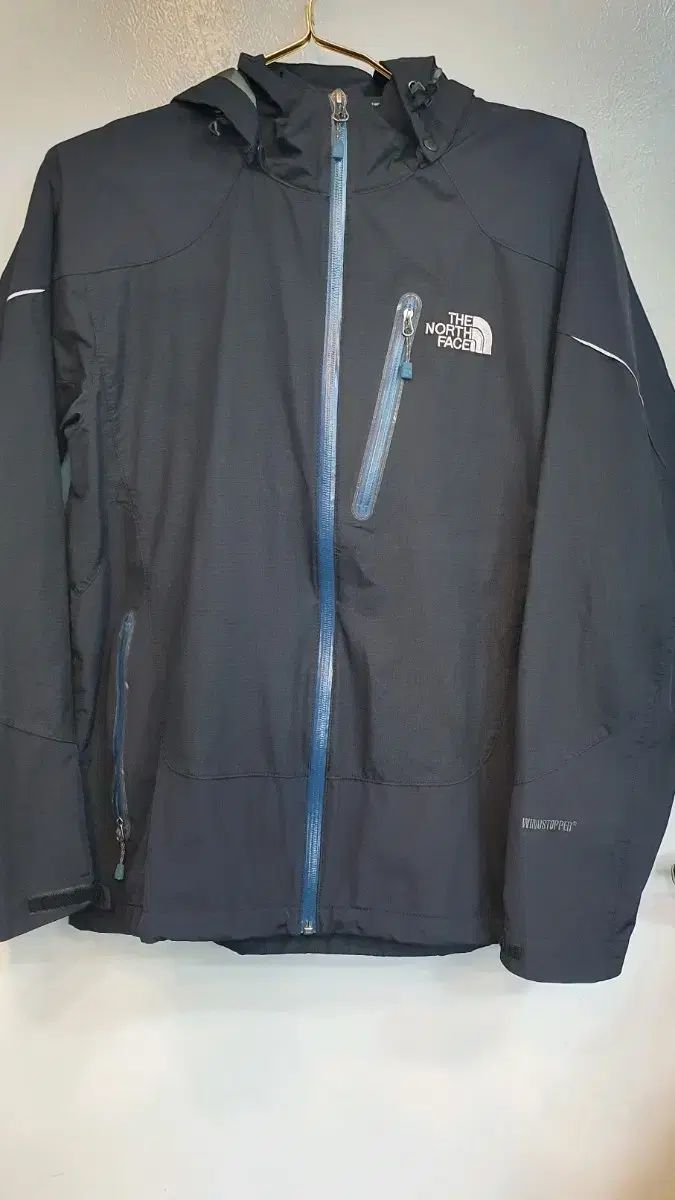 THE NORTH FACE ウィンドブレーカー Lサイズ THE NORTH FACE(ザ・ノース・フェイス) ウィンドブレーカー L サイズ