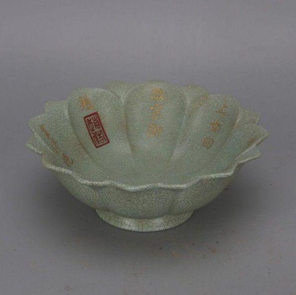 宋汝窯清涼寺徽宗花口賞盤 景徳鎮 陶磁器 装飾品 現代工芸品 美術品 置物 宋徽宗御題詩文双龍戯珠支釘香炉 景徳鎮 陶磁器 装飾品 現代工芸