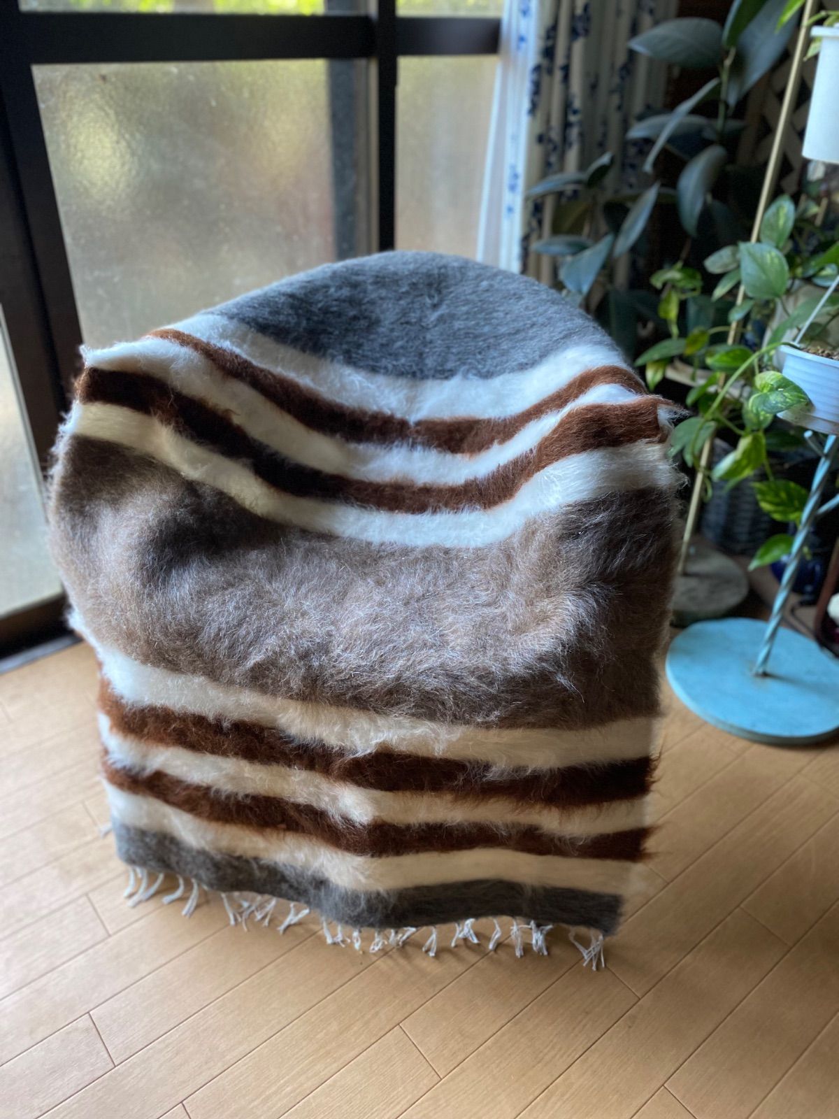 トルコ発 の為再々入荷 在庫2点のみ 4色のアンゴラヤギのモヘアで織られ手織りの毛布シイルトバッタニィエ 現地より卸売販売当店のみのサイズと質とお値段 椅子やソファやテーブルにも キャンプや車にも1枚あると超便利