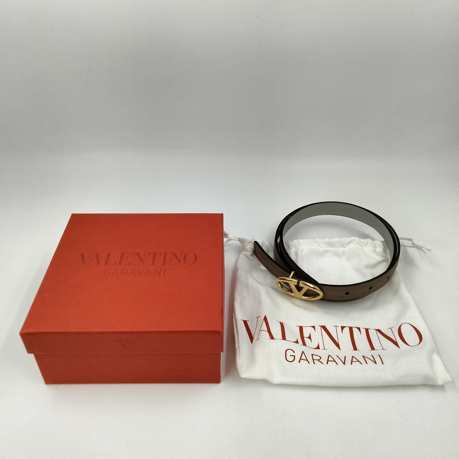Valentino ベージュ Vロゴ ベルト Vロゴ シグネチャー シャイニーカーフスキン リバーシブルベルト