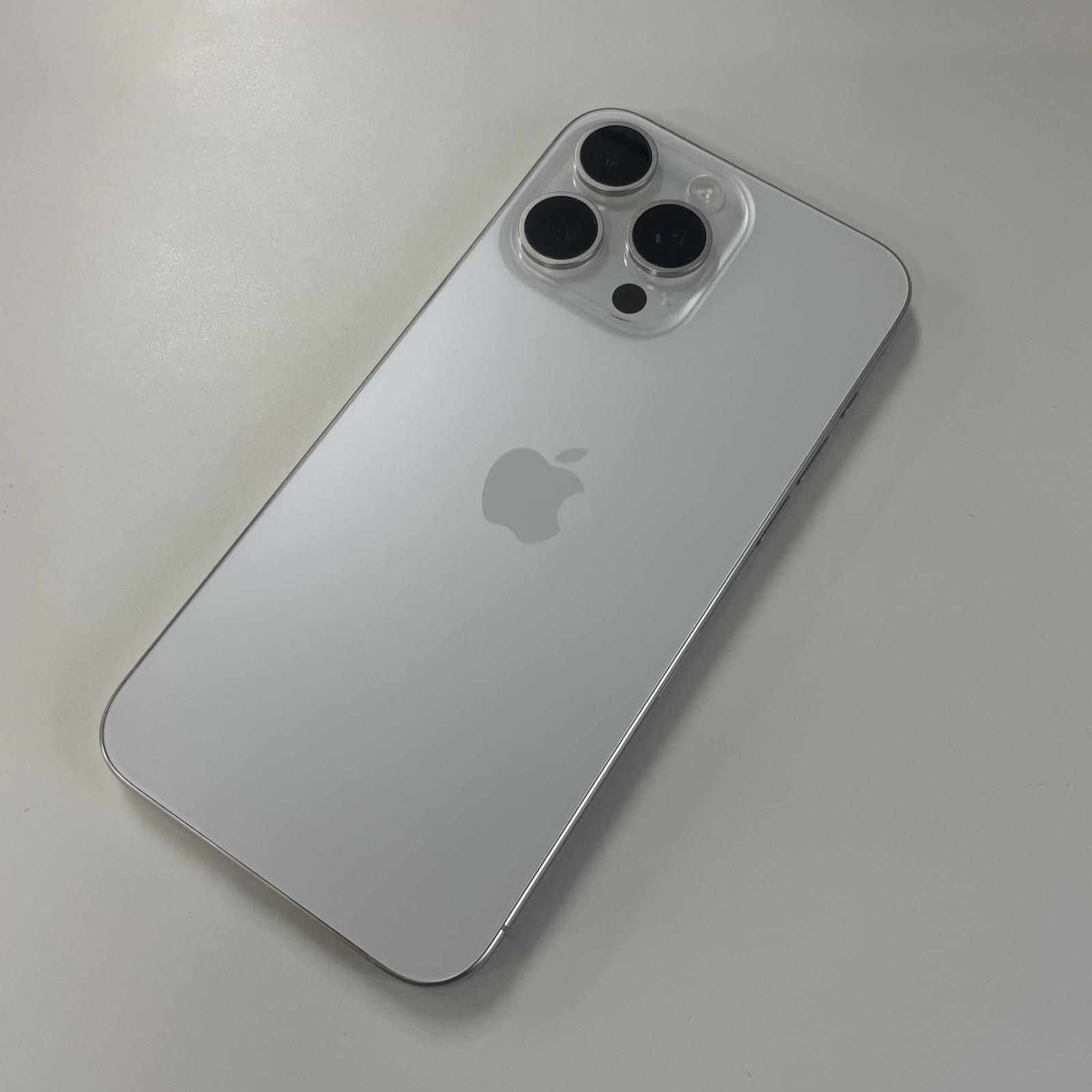 SIMフリー iPhone 15 Pro Max 256GB ホワイトチタニウム - メルカリ
