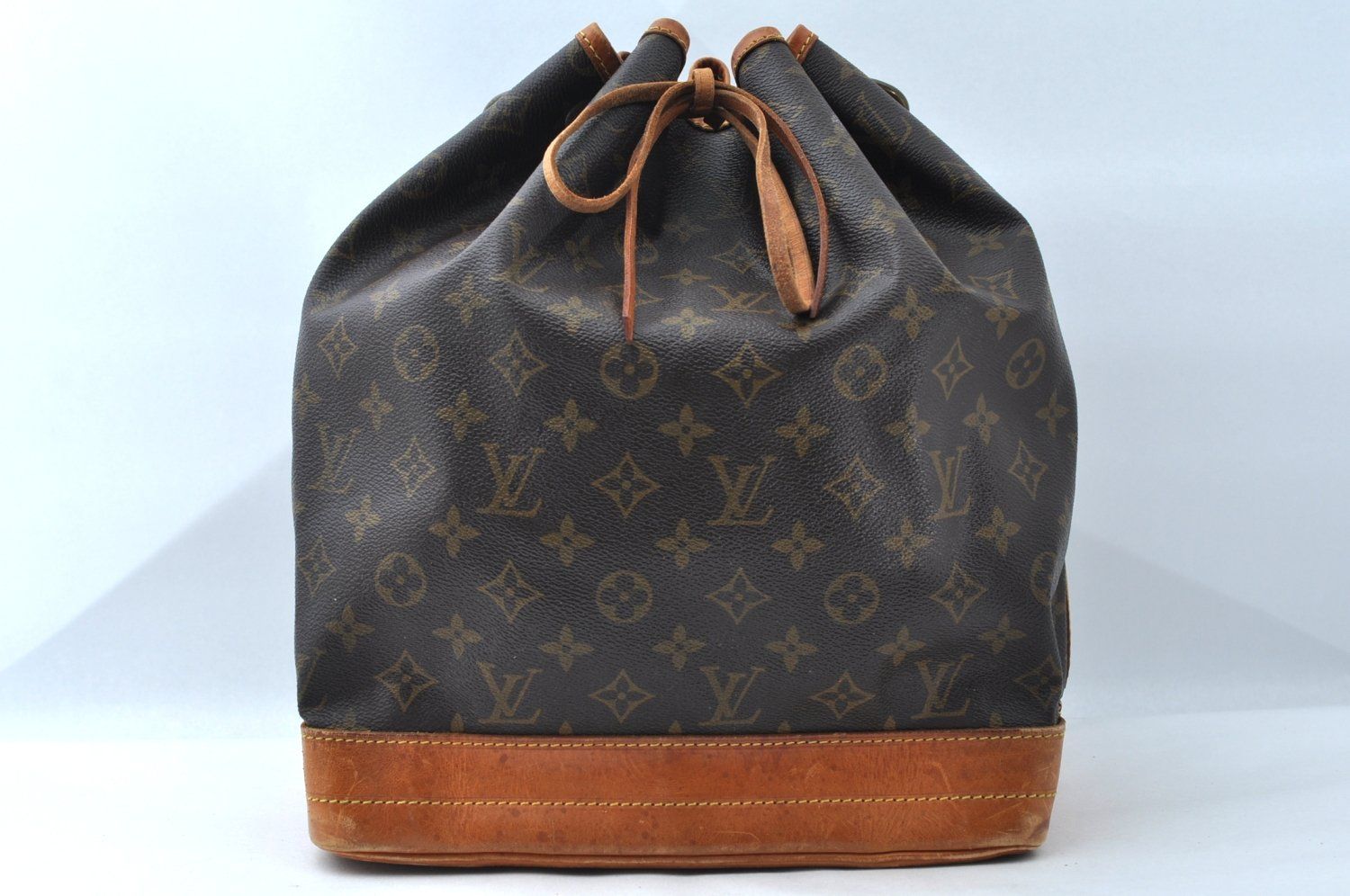 LOUIS VUITTON ルイヴィトン モノグラム ノエ ショルダー巾着型