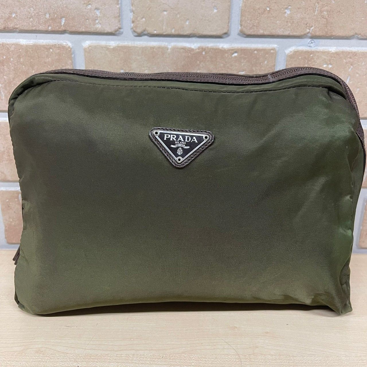 7 PRADA プラダ ナイロン ポーチ カーキ - メルカリ