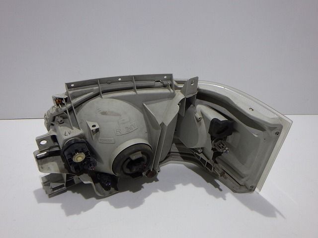 ハイエース 右ヘッドライト