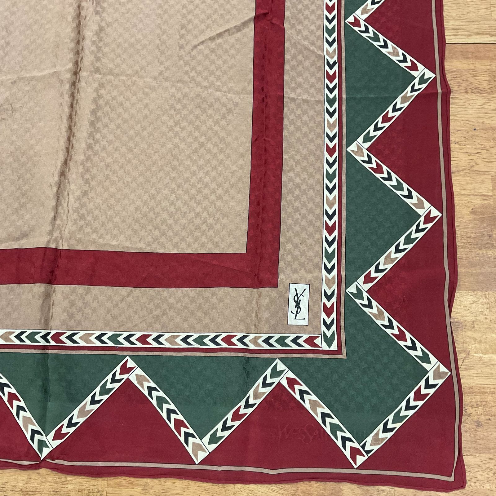 お値下げしました☻イヴ・サンローラン　スカーフ　レトロ イヴサンローラン スカーフ B25080531 - メルカリ