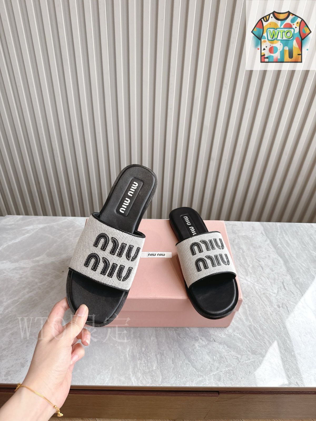 Miu Miu slides 関税込 ミュウミュウのスリッパ miu ミュウミュウ MIUMIU マテラッセ シアリング スライド