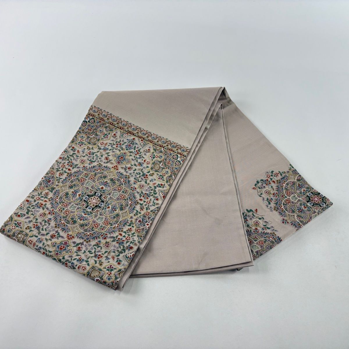 袋帯 逸品 華文 草花 相良刺繍 六通 正絹 袋帯 美品 名品 華文 草花 刺繍 金銀糸 灰白 六通 正絹 【中古