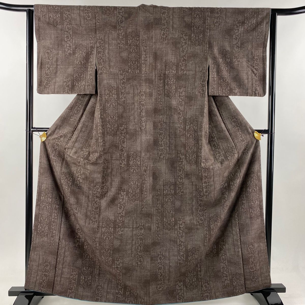 結城紬 身丈163.5cm 裄丈63cm S 袷 本場結城紬 奥順 証紙 花唐草 亀甲絣 焦茶色 正絹