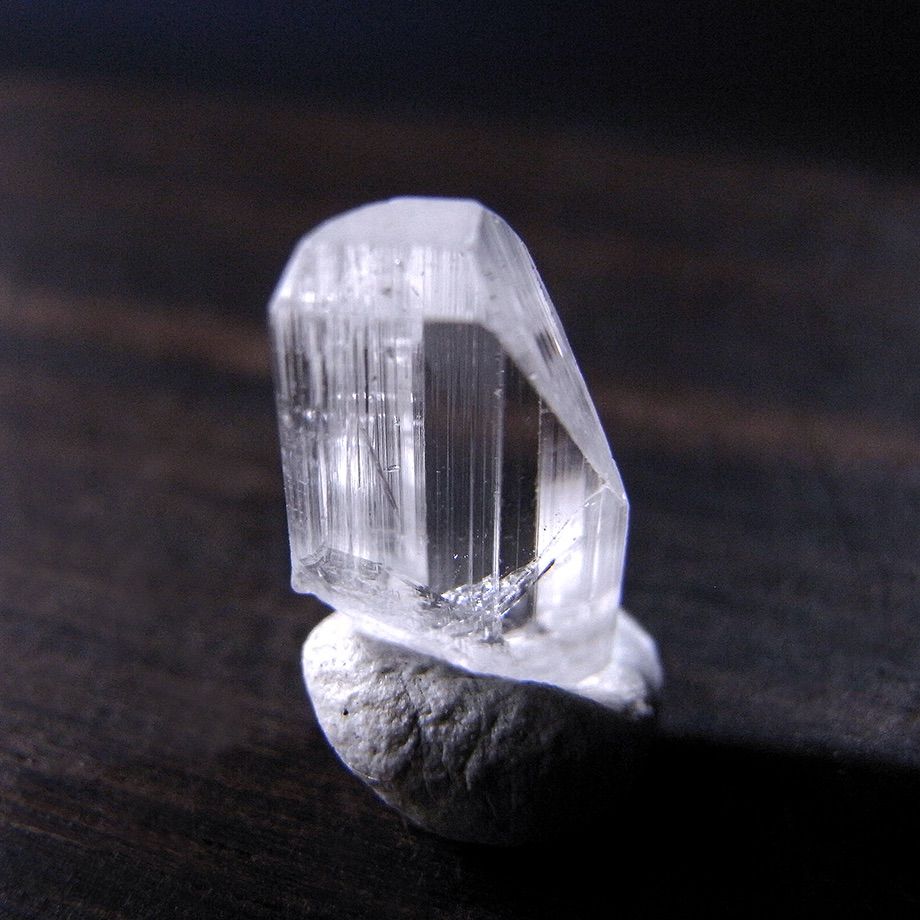 ミャンマー モゴック産 水晶ルース ミャンマーモゴック産 ルビー原石23.48ct 緑がかった青