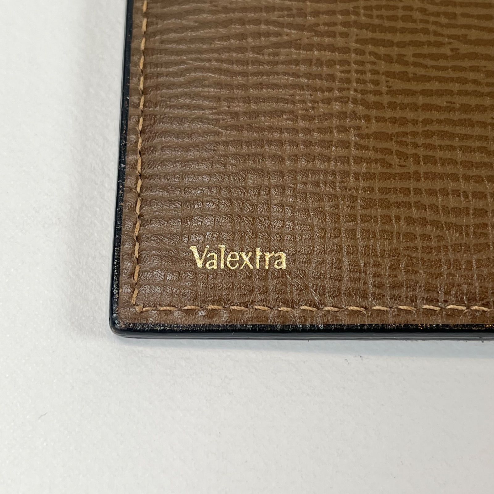 Valextra ヴァレクストラ　二つ折り長財布　カード入れ　ロングウォレットコメント無しの即購入大丈夫です