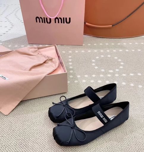 miumiu バレリーナ レディース フラット ブラック ブライダル サテン カジュアル コンフォート 25ss
