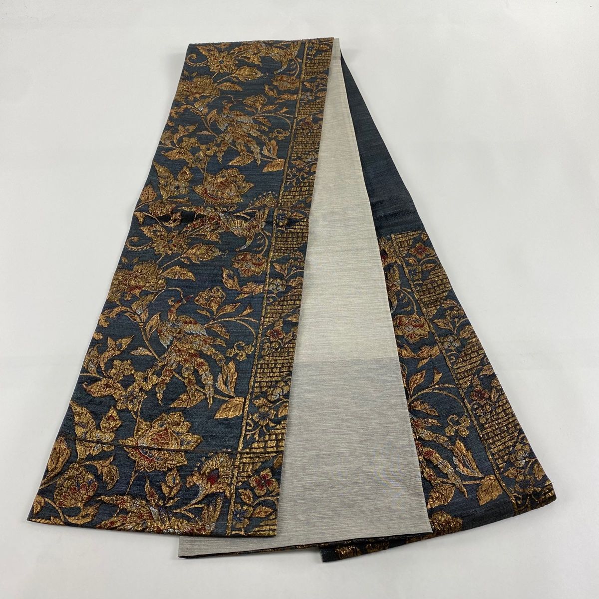 美品】 袋帯 秀品 鳥 花唐草 箔 黒灰 六通 正絹 【中古】 - メルカリ