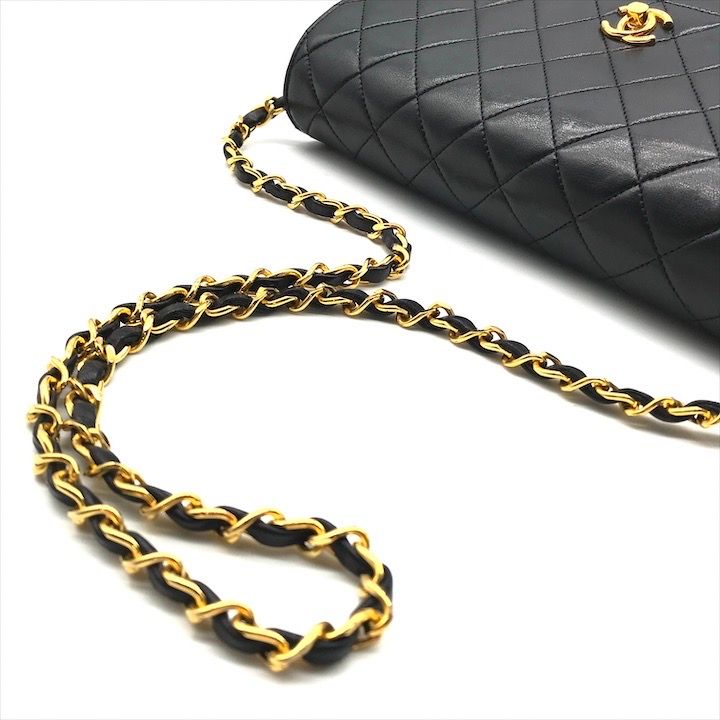 美品 CHANEL ココマーク プッシュロック ラムスキン ショルダー バッグ CHANEL シャネル マトラッセ ココマーク プッシュロック