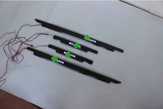 ベンツGクラスW463 2色選択 LED スカッフ プレート サイドガーニッシュ 4P ブラバスロゴ プロテクター ステップ カバー 1998－2018