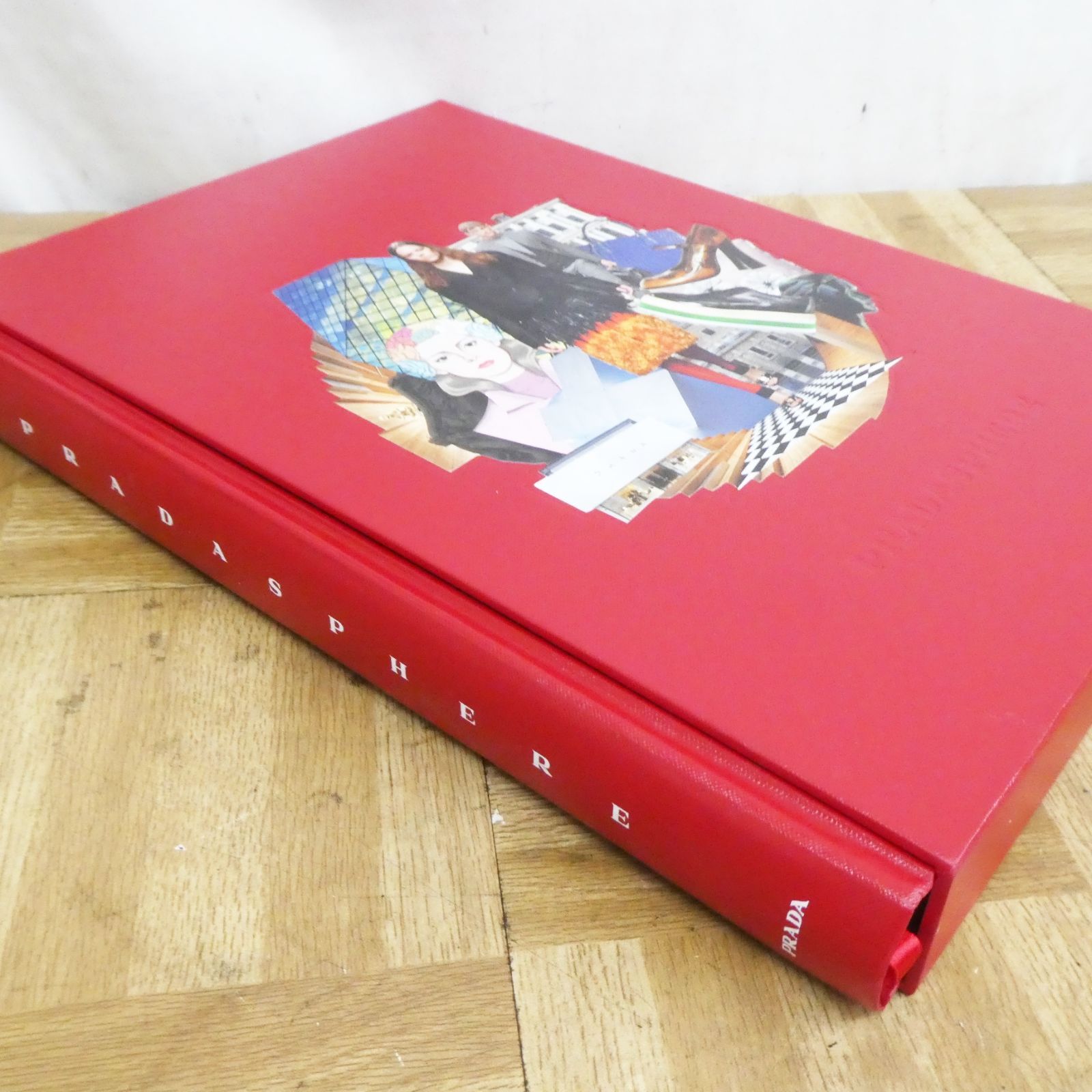 Q896【希少】プラダ プラダスフィア 2014年 展覧会 Pradasphere ハードカバー仕様 中古 /30 Prada Group プラダの歴史を一挙に堪能、上海で開催中の『PRADASPHERE Notes Stylist of