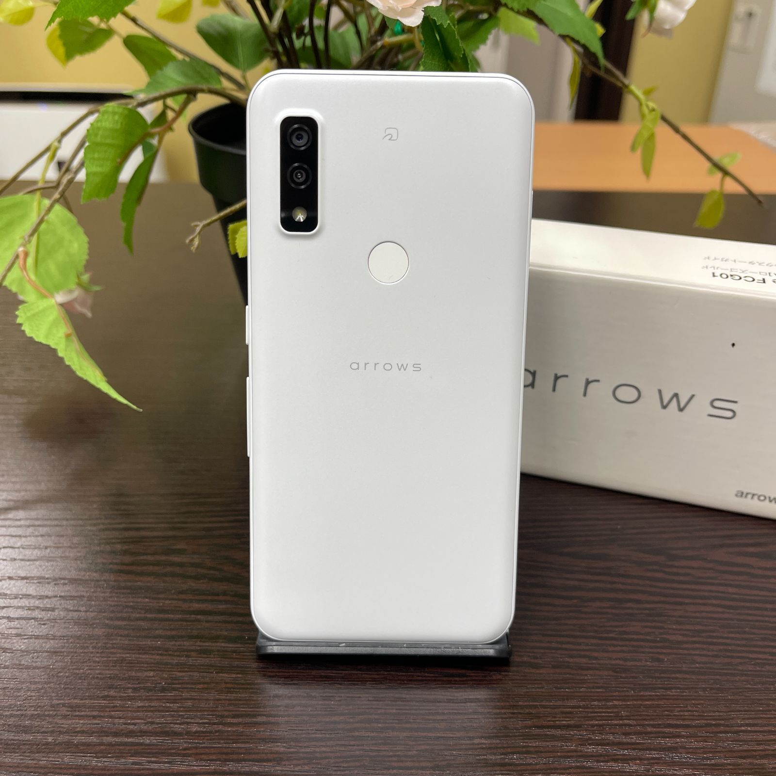 arrows we fcg01 本体 ホワイト simフリー 富士通 FCG01 arrows We ホワイト SIMフリー au 中古 スマホ