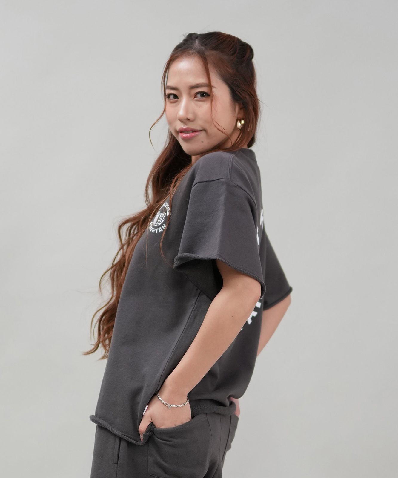 TAHCHEE ターチー 半袖 Tシャツ レディース バックプリント ロゴ TC250903-01 TAHCHEE ターチー 半袖 Tシャツ レディース バックプリント ロゴ