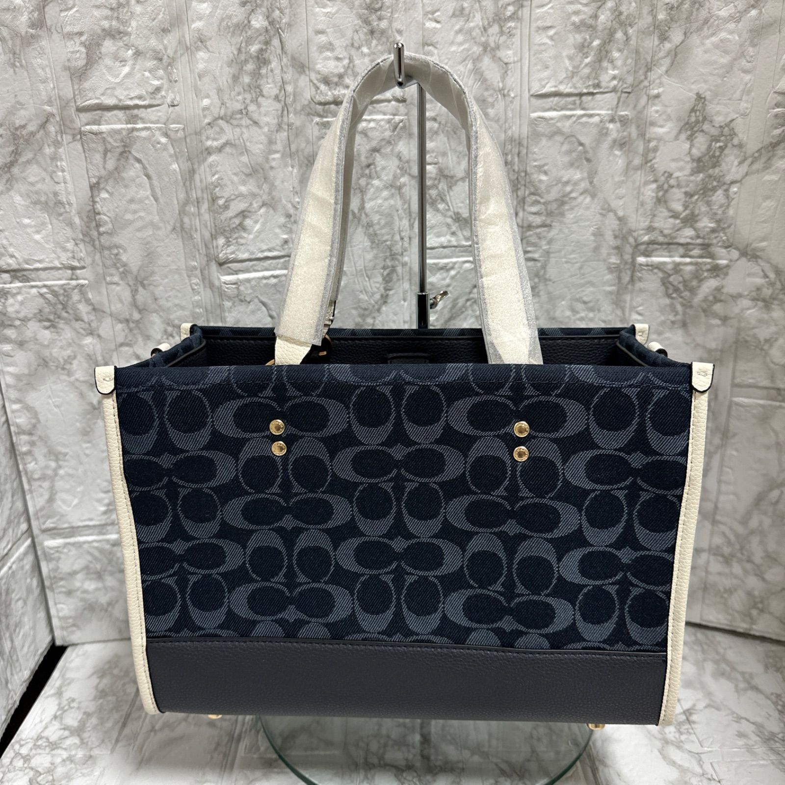 上質で快適 新品☆COACH デンプシーキャリーオール 2wayトートバッグ