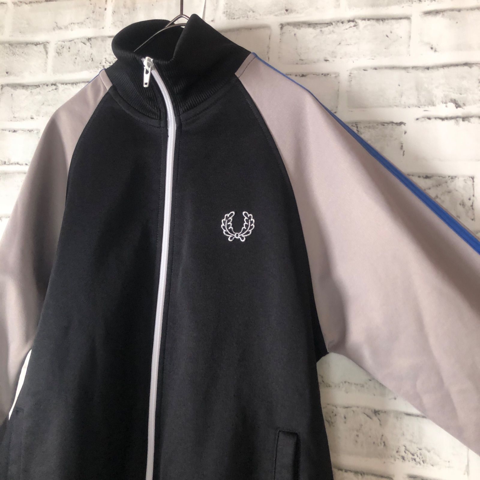 【FRED PERRY】刺繍トラックジャケット ジャージ 月桂樹 ブラック L FRED PERRY】刺繍トラックジャケット ジャージ 月桂樹 ブラック L