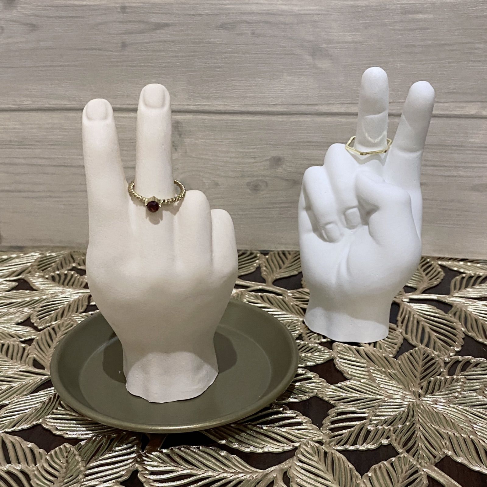 アロマストーン ハンドオブジェ ピースサイン 指輪置き ジェスチャー