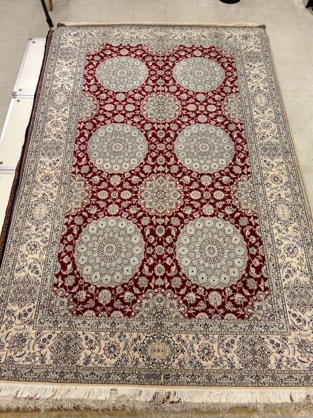 ペルシャ手織り絨毯ナイン産 フレンジいれて100x61cm ペルシャ絨毯