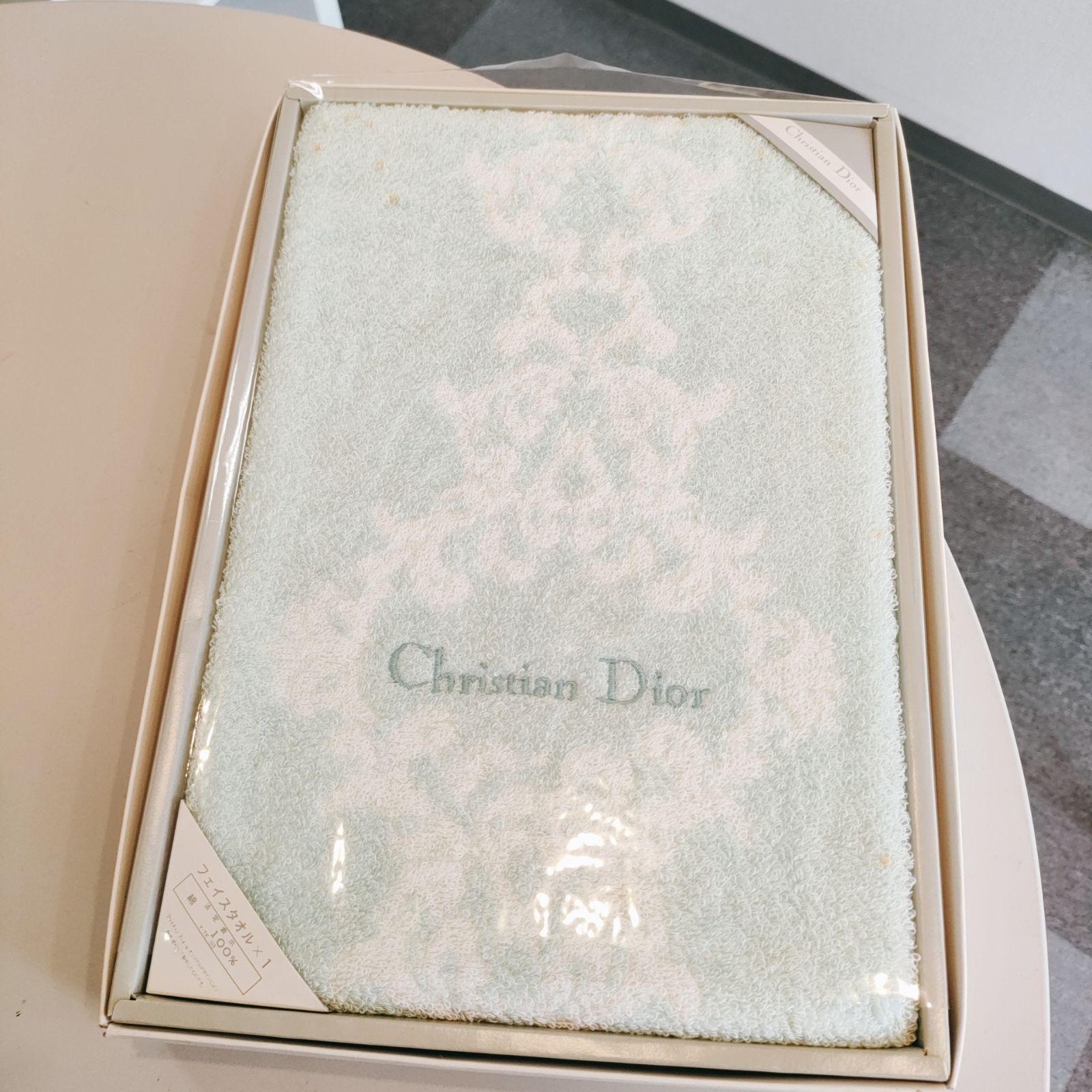 【良品】Dior・クリスチャンディオール・フェイスタオル・グレー・フランス製 良品】Dior・クリスチャンディオール・フェイスタオル・グレー
