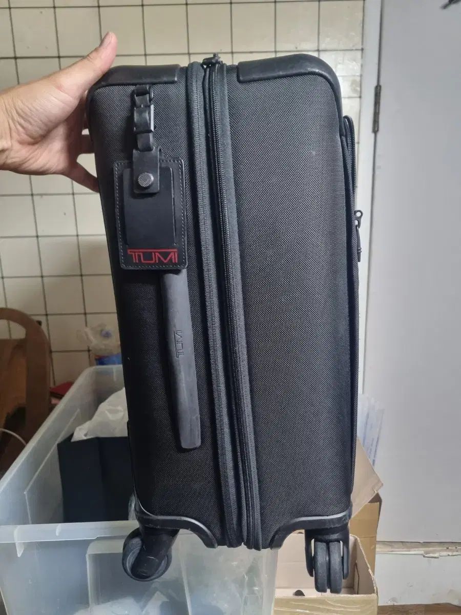 トゥミ 20インチ 機内用 キャリアー