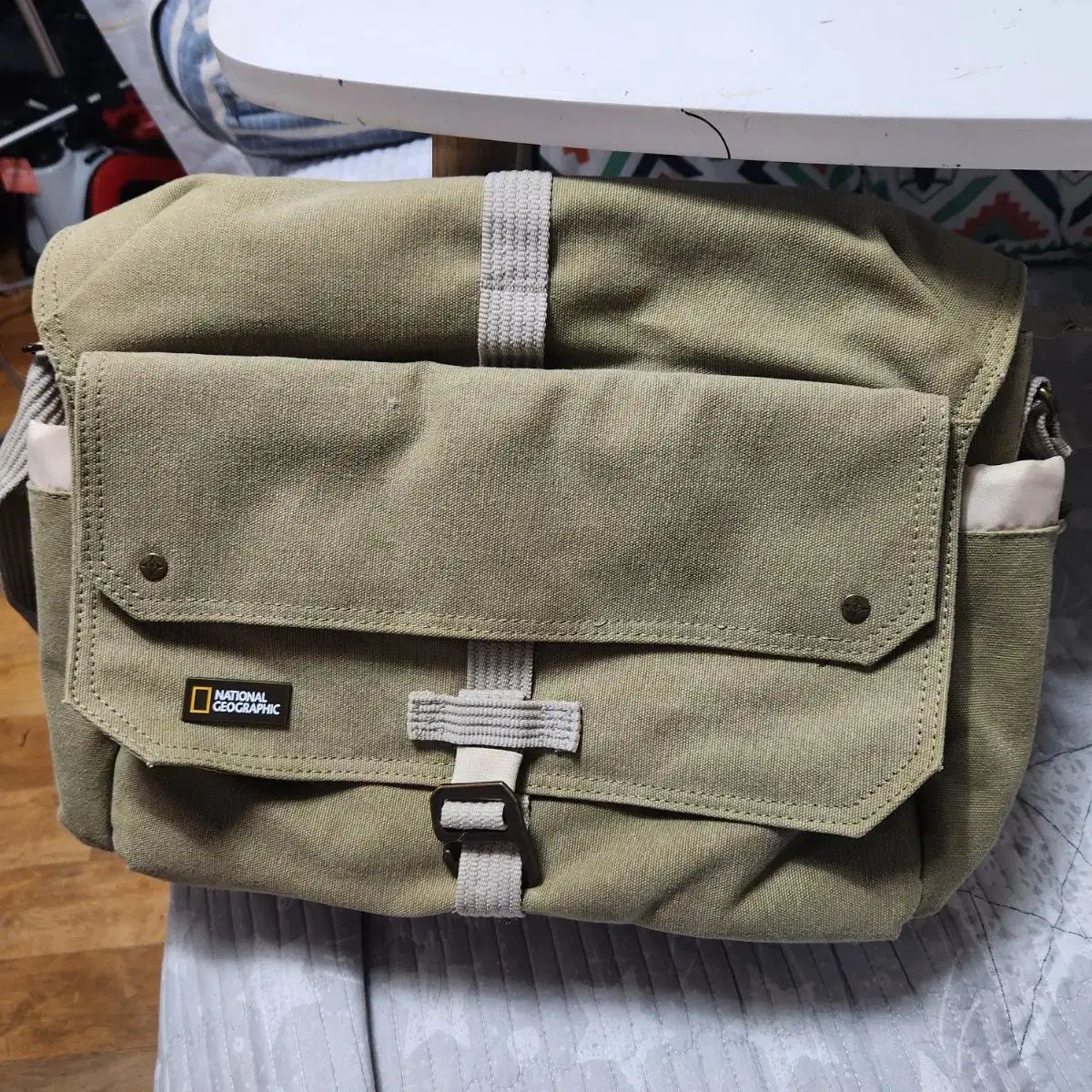 NATIONAL GEOGRAPHIC ナショナルジオグラフィック メッセンジャーバッグ 47 x27 x14cm