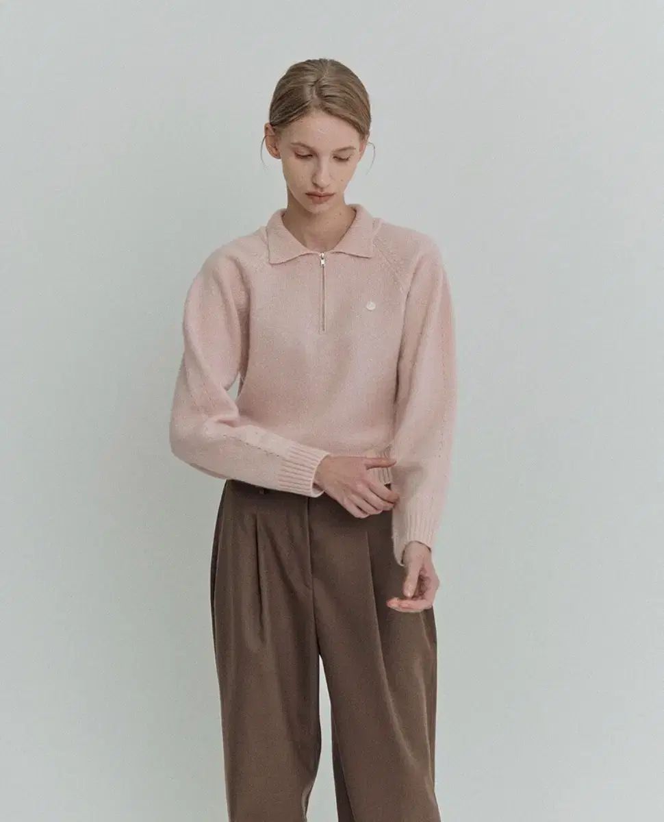 ニューハウン ヘレナ ニット ピンク ハーフジップ メリノウール ようこそ ナヨン 着用