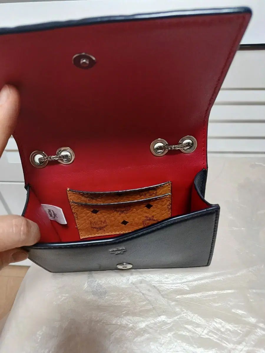 MCMショルダーバッグ Arenクロスボディ ヴィセトス ブラック