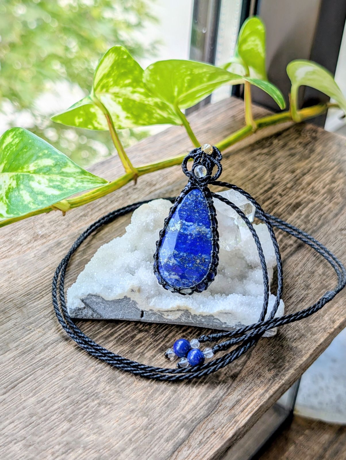 マクラメ編みネックレス