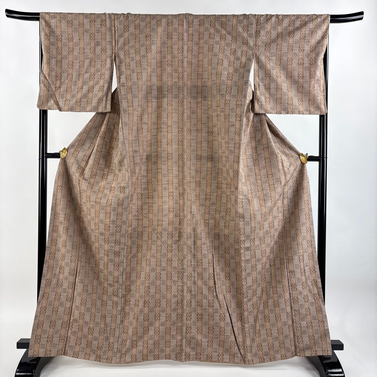 紬身丈160裄丈64cm M 薄物夏紬縞絣薄茶色 正絹 秀品【中古】 紬身丈160裄丈64cm M 薄物夏紬縞絣薄茶色 正絹 秀