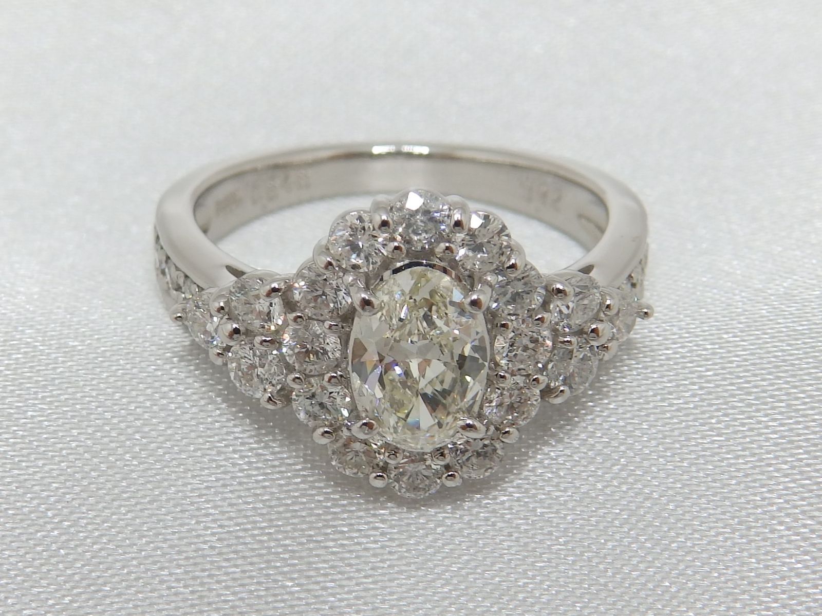 天然ダイヤモンドのリング【0.92ct】【0.646ct】【Pt900】 - メルカリ