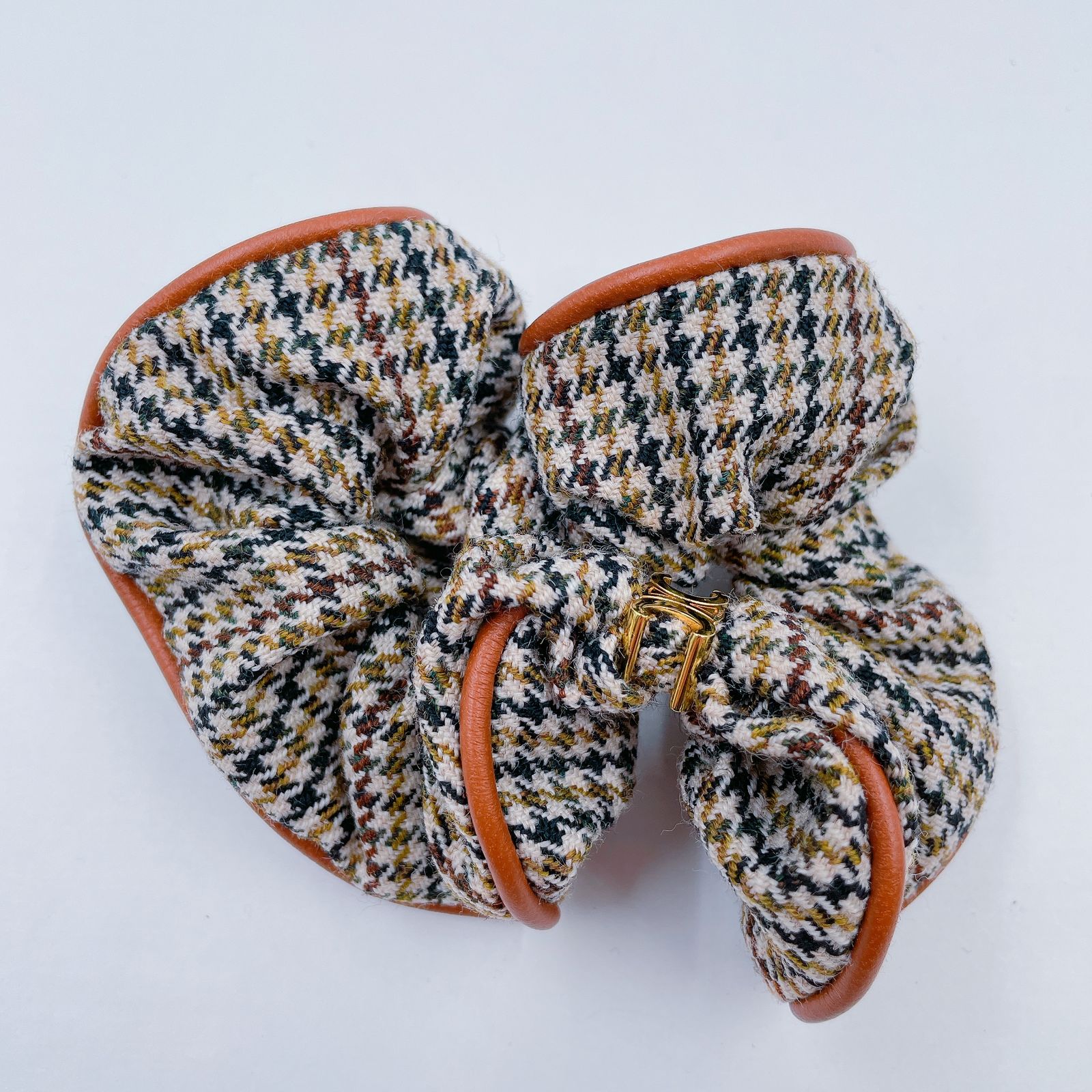 トリオンフロゴ付きヘアアクセサリー