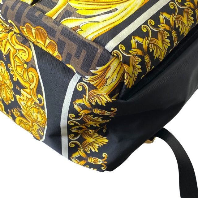 ヴェルサーチ 7VZ066 FENDI FENDACE フェンディコラボ フェンダーチェ ナイロン 総柄 バックパック リュックサック マルチ VERSACE 安心品質 メンズ レディース ユニセックス ブランドバッグ 収納力抜群 NEXPOTALLINN_EU