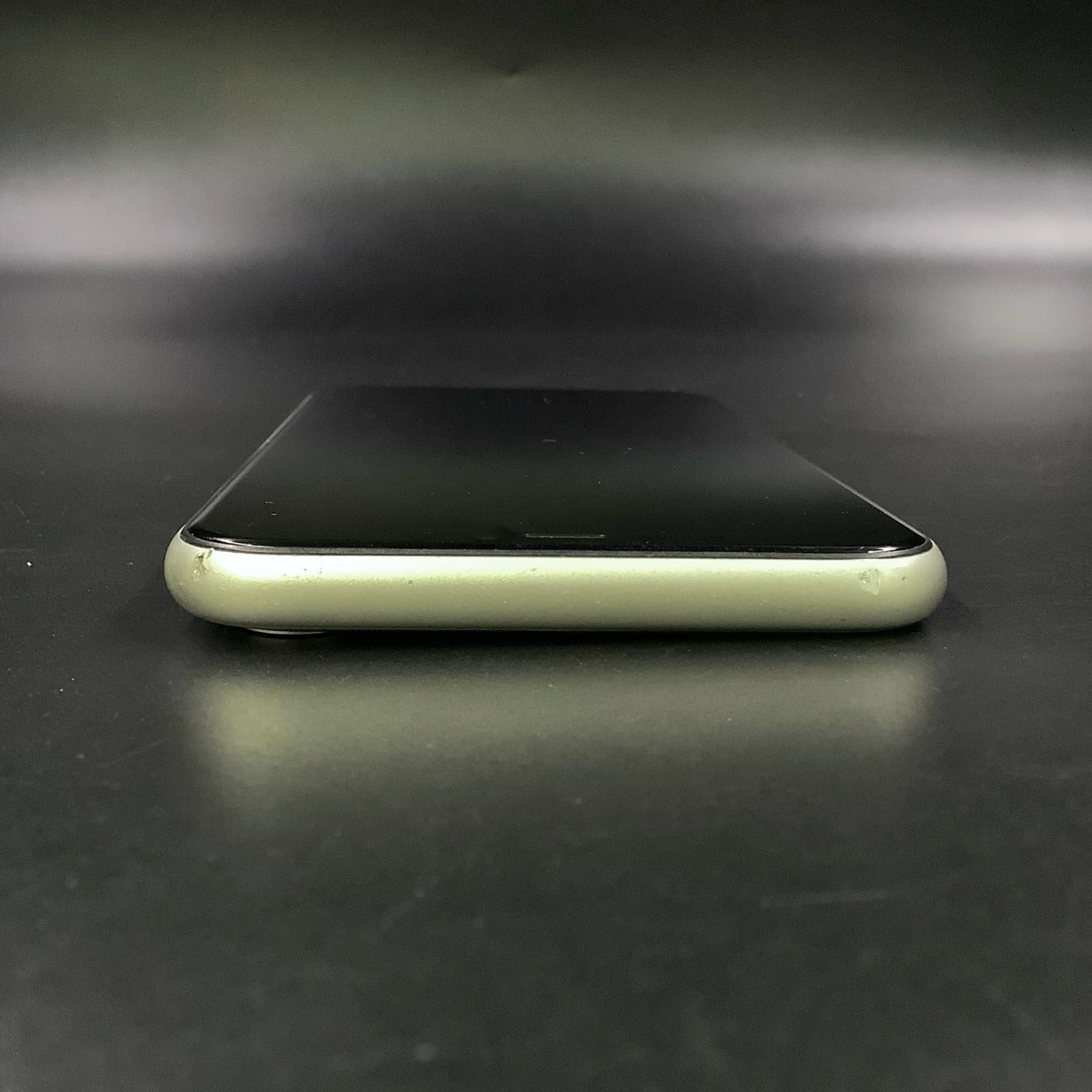 Softbank - 【ジャンク品】iphone11 ホワイト 128GB ソフトバンク　動作確認済 iPhone 11 128GB ホワイト Softbank 白ロム 動作確認済 70