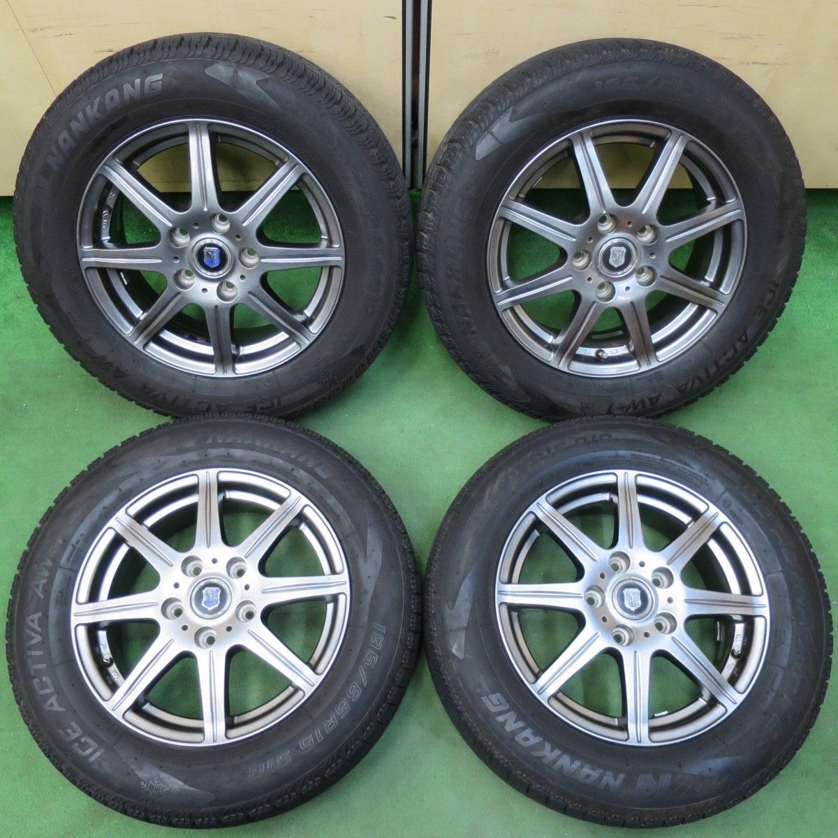 バリ溝！24年！キレイ！9.5分☆プリウス 等 195/65R15 スタッドレス 