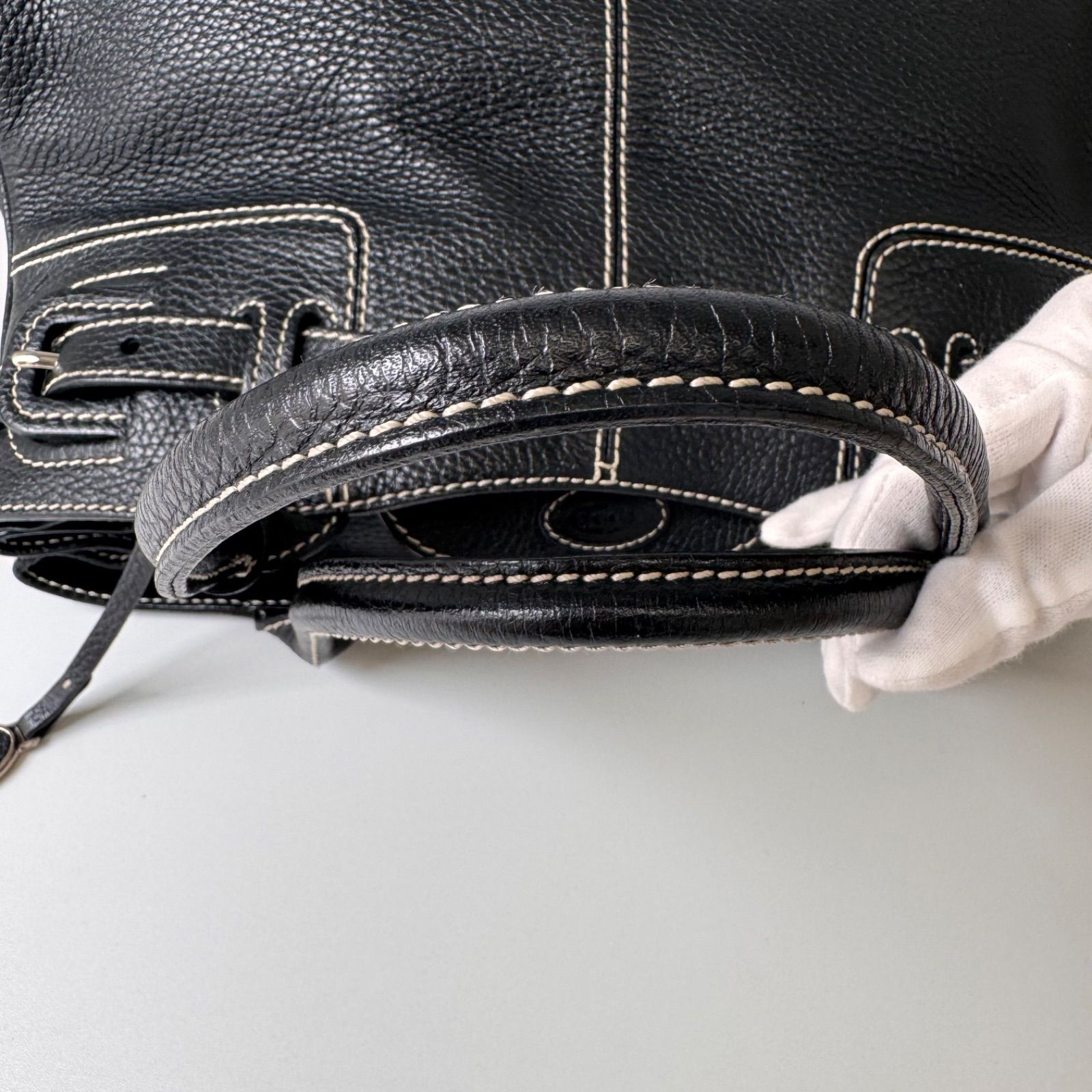 美品 トッズ 大容量 トートバッグ シボ革 ビジネス ベルト チャーム 肩掛け TOD'S - 美品 トッズ 大容量 トートバッグ シボ革 ビジネス