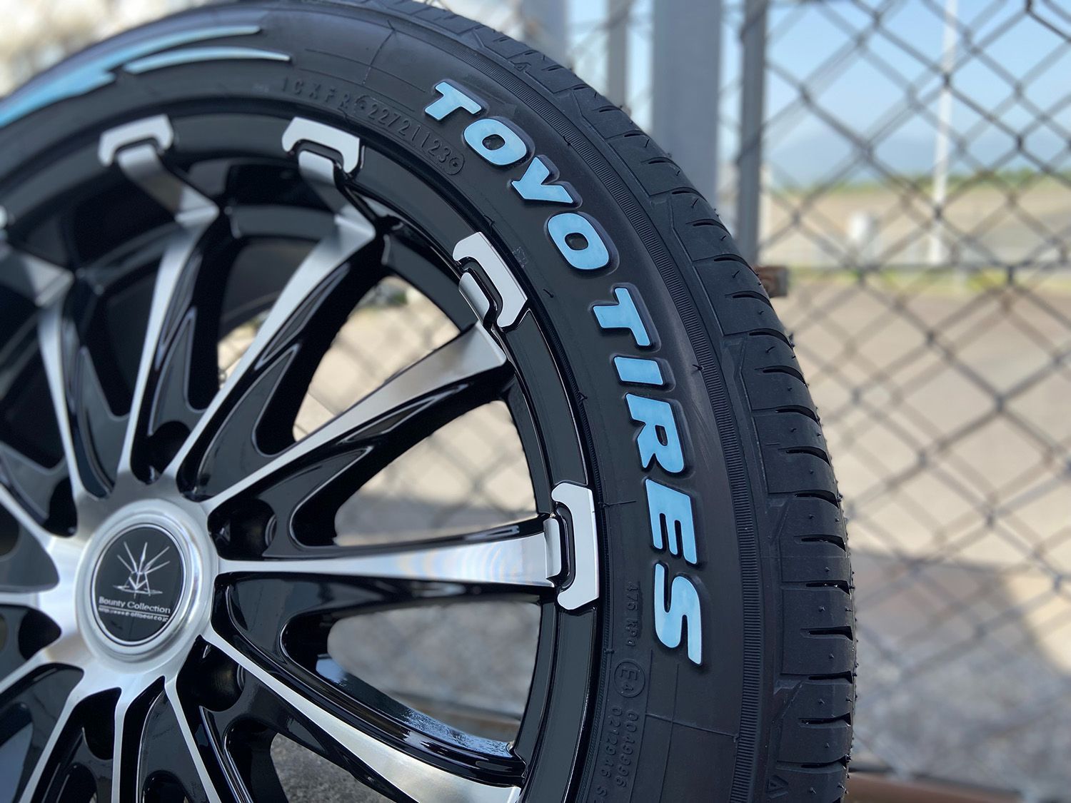 車検対応 200系ハイエース レジアスエース タイヤホイールセット 18 
