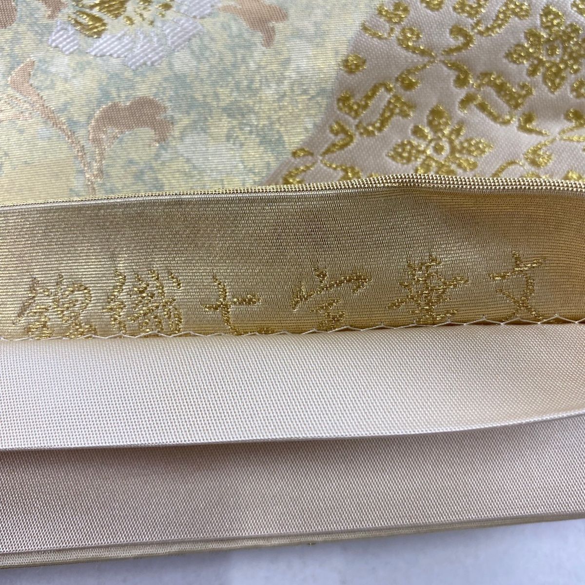 連休Sale! 夏物 正絹唐織 六通柄袋帯 刺繍のような四季の草花 金銀糸 美品 袋帯 美品 秀品 関西仕立て 華文 花唐草 刺繍 金糸 金色 六通